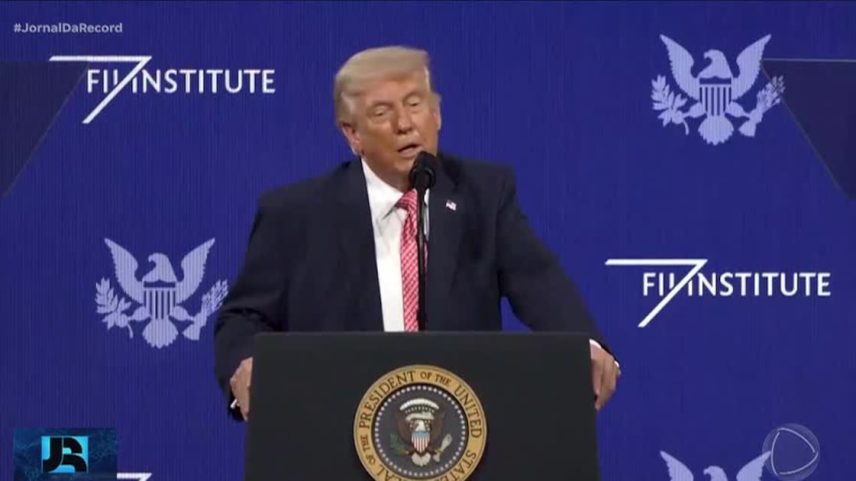Donald Trump afirma que acordo com Irã será assinado no domingo (14)