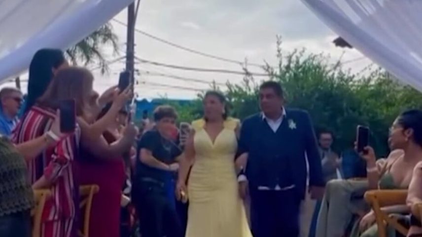 Zeca Pagodinho e padrinhos vão de chinelo ao casamento de Xande de Pilares