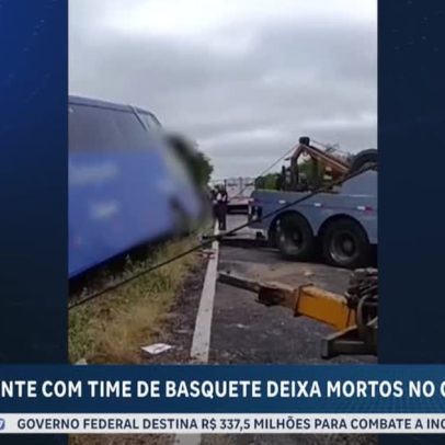 Ônibus de time de basquete capota no interior do Ceará, há mortos e feridos