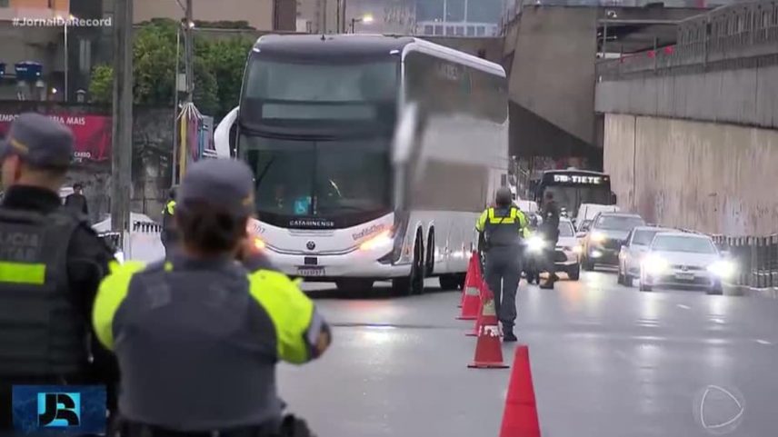 PM-SP intensifica fiscalização em ônibus interestaduais para reprimir o tráfico de drogas e armas