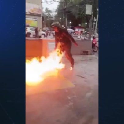 Motoboy derrama combustível em posto no RJ e é preso após incêndio