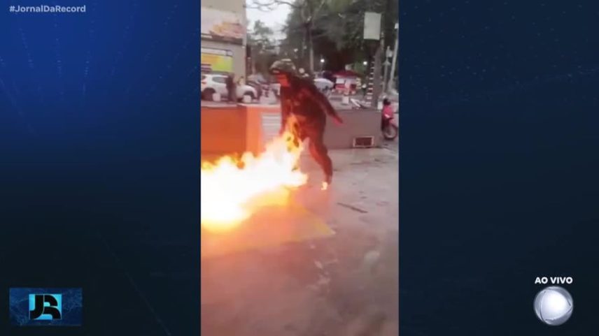 RJ: motoboy derrama combustível em posto e é preso após provocar incêndio
