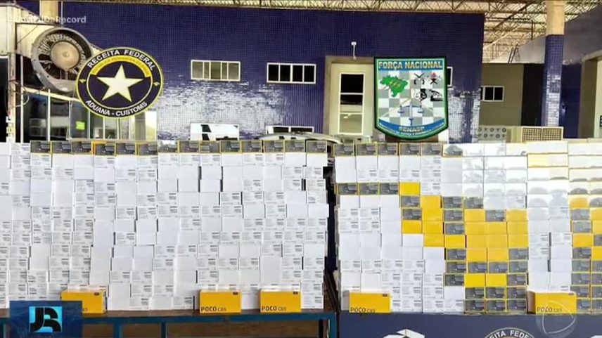 Receita Federal apreende 460 celulares contrabandeados em Foz do Iguaçu, na fronteira com Paraguai