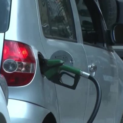 Queda do petróleo no exterior ainda não diminui preço dos combustíveis no Brasil
