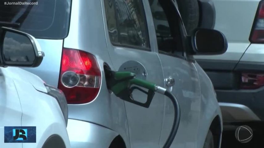 Queda do petróleo no exterior ainda não reflete no preço dos postos de combustível brasileiros