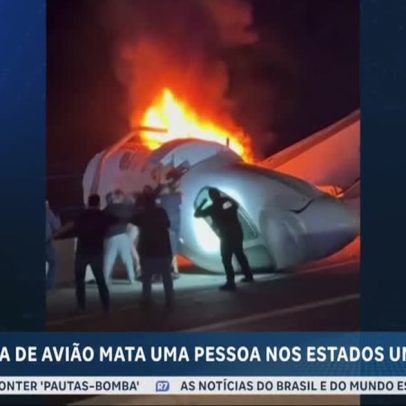 Avião cai em rodovia no Texas, pega fogo e deixa uma vítima e seis feridos