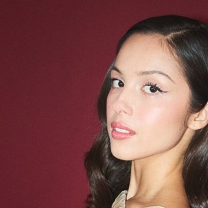 Olivia Rodrigo relembra pânico antes de show em grande festival na Inglaterra