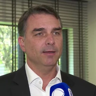 Flávio Bolsonaro antecipa endurecimento da segurança pública em visita à Record