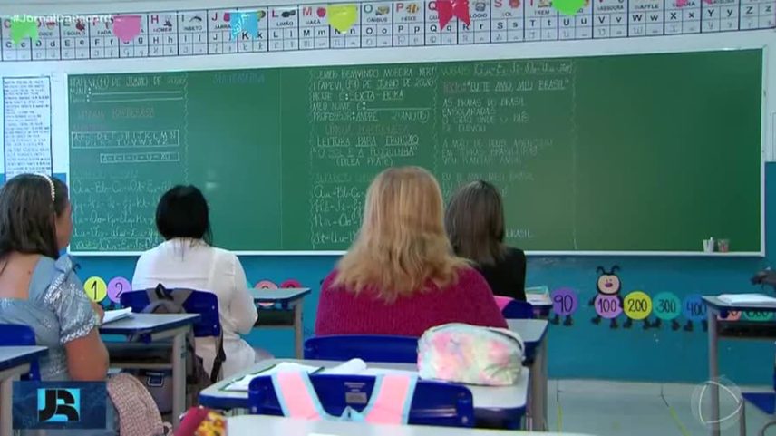 Brasil reduz analfabetismo ao menor nível em dez anos