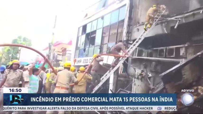 Incêndio em prédio comercial na Índia deixa pelo menos 15 mortos