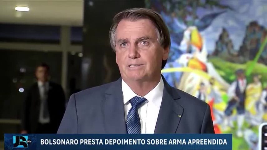 Bolsonaro depõe sobre arma encontrada com militar em Brasília
