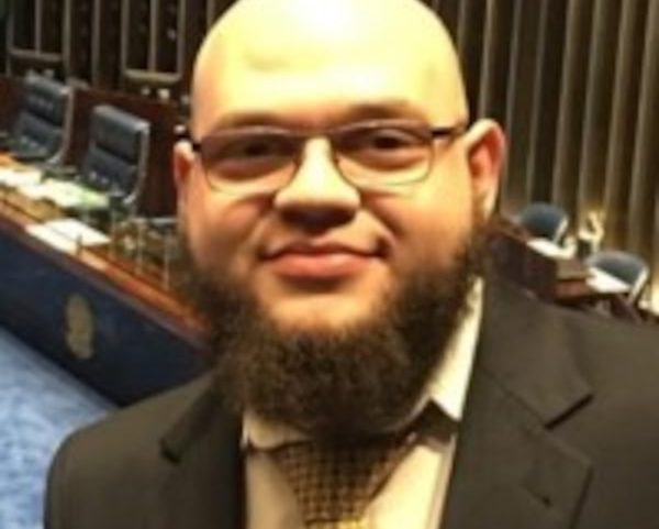 Morre o dublador Figueira Júnior conhecido por Futurama e Dragon Ball aos 60