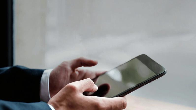 Painel da AASP debate alucinações, manipulação de sistemas e a necessidade de supervisão humana no uso da inteligência artificial.