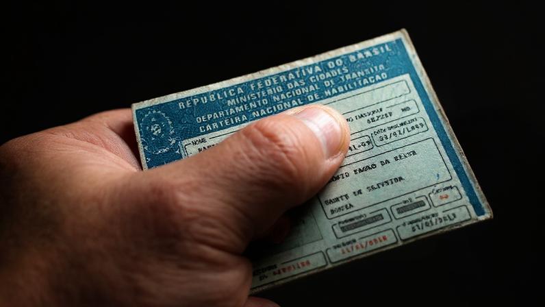 Entidade afirma que resolução do Contran precariza formação de motoristas, invade competências dos Estados e eleva riscos no trânsito.