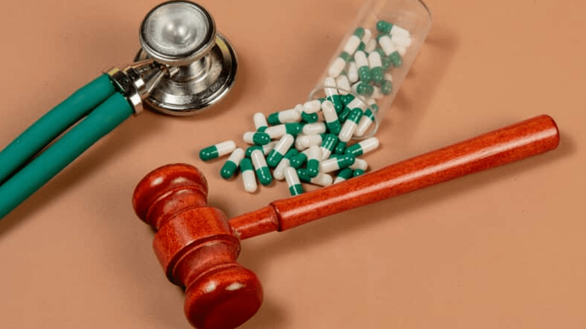 Plano de saúde deverá fornecer medicamento de alto custo a beneficiário com fibrose pulmonar idiopática.