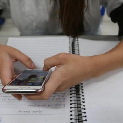 Mãe é responsabilizada por ofensas da filha a professora em redes sociais