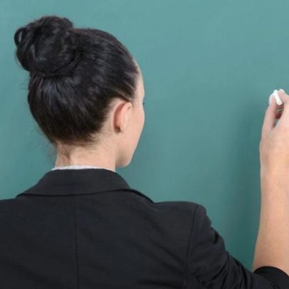 Município deve adequar salário de professora ao piso nacional do magistério