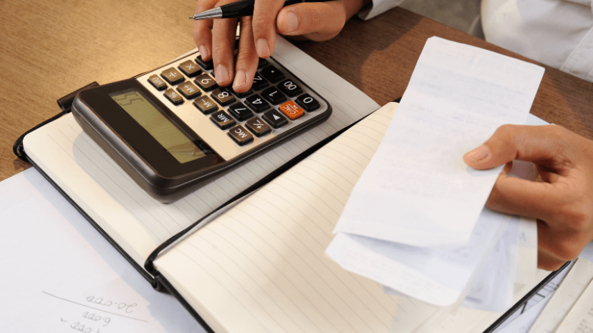 Consumidor evita negativação ao questionar juros de financiamento.