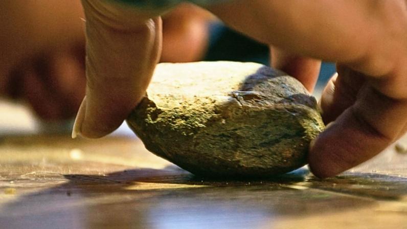TST mantém indenização a técnico agredido com pedra por colega durante trabalho.