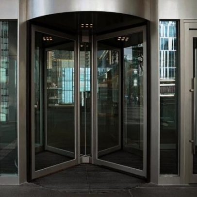 TST decide banco não indenizará empregada por porta giratória ausente