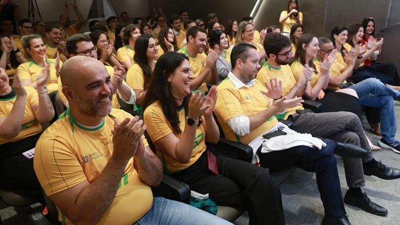 Torcida BS reunida no escritório Brasil Salomão e Matthes Advocacia.