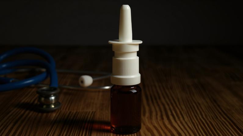 Juiz de SP desobriga plano de saúde de custear spray nasal para depressão.
