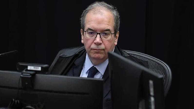 3ª turma homenageia ministro Villas Bôas Cueva por 15 anos no STJ - Migalhas