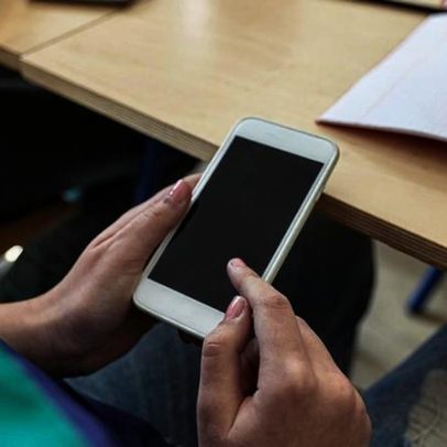 Aluna punida duas vezes por post em rede social receberá indenização