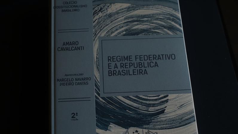Analisa o federalismo brasileiro, a República e a Constituição de 1891.