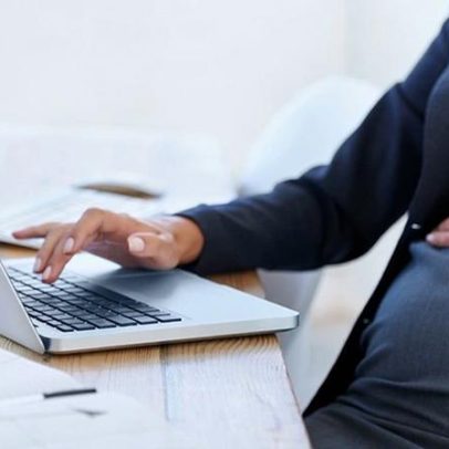Justa causa mantida para gestante por mensagens racistas e homofóbicas em chat
