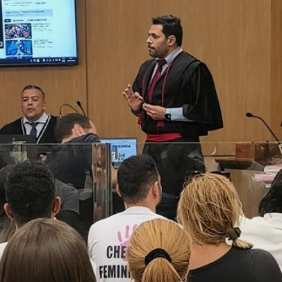 Promotor toca Então é Natal em júri de crime na véspera de Natal