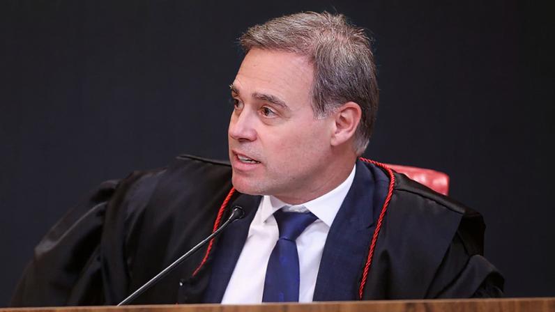 Mendonça manda retirar vídeo de deputado que associava PT ao crime organizado.