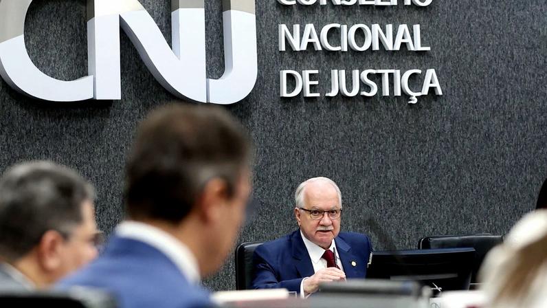 CNJ debate fim da aposentadoria compulsória como punição a magistrados.