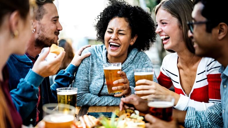 Especialista ensina a evitar desidratação no calor e fala sobre alimentação