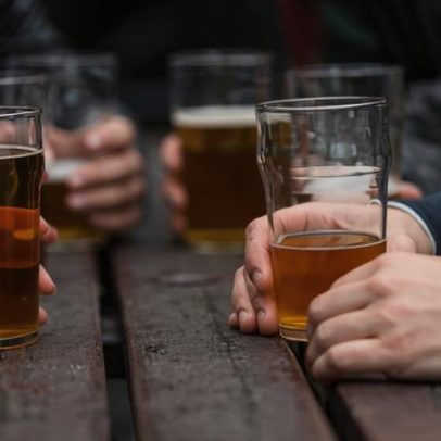 Um em cada três britânicos reduziu o consumo de álcool