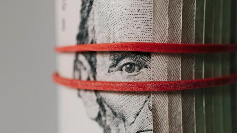 No Brasil, o dólar já acumula uma queda de 12,3% (Foto: Pexels)