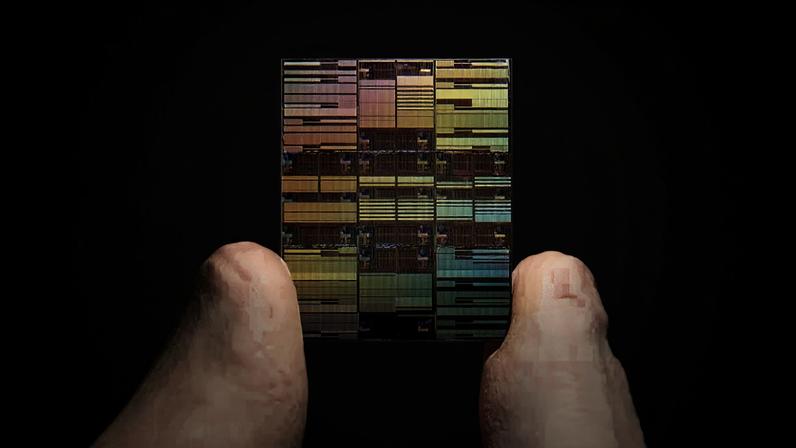 O novo chip da IBM com tecnologia sub-1 nm integra quase 100 bilhões de transistores em um chip do tamanho de uma unha