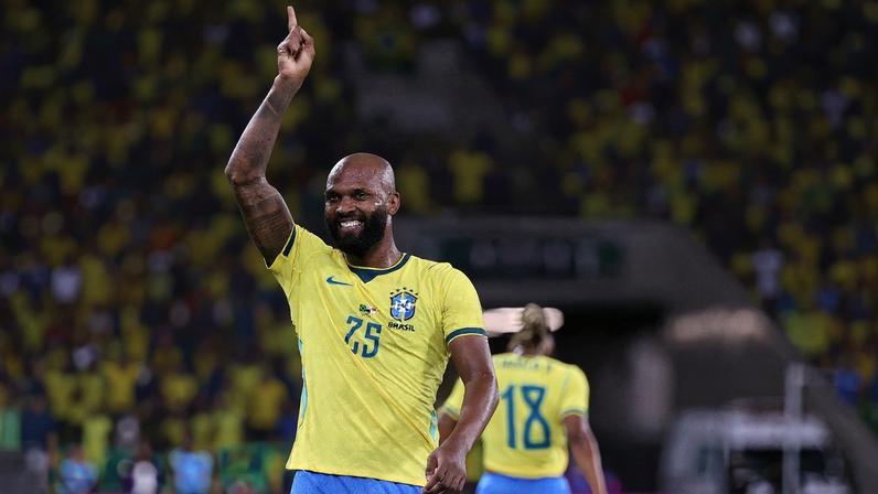 Igor Thiago comemora gol de pênalti para Seleção Brasileira - Metrópoles
