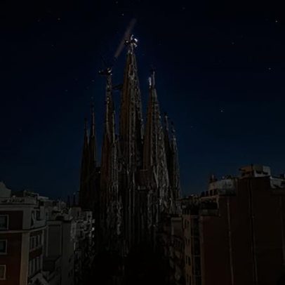 Papa Leão inaugura torre da Sagrada Família nesta quarta-feira