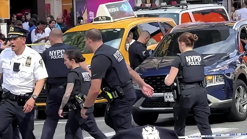 Polícia de Nova York investiga disparo de tiros na Times Square