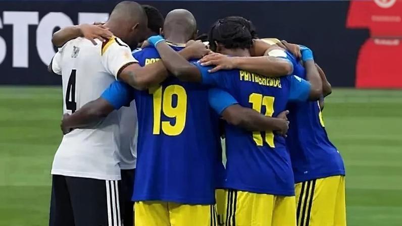 Jogadores de Curaçao oram com alemães após derrota por 7 a 1