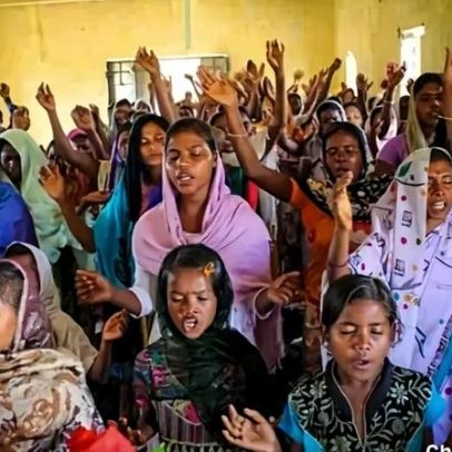 Multidão ataca cristãos dentro de igreja na Índia