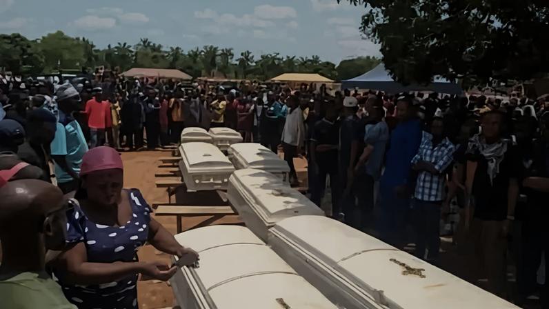 Funeral de cristãos mortos na Nigéria (Foto: Reprodução)