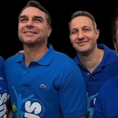 Flávio Bolsonaro promete tirar o mal do governo em marcha para Jesus