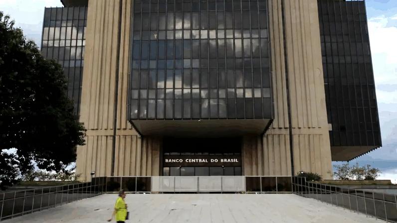 Boletim Focus eleva inflação de 2026 e mantém previsão da Selic