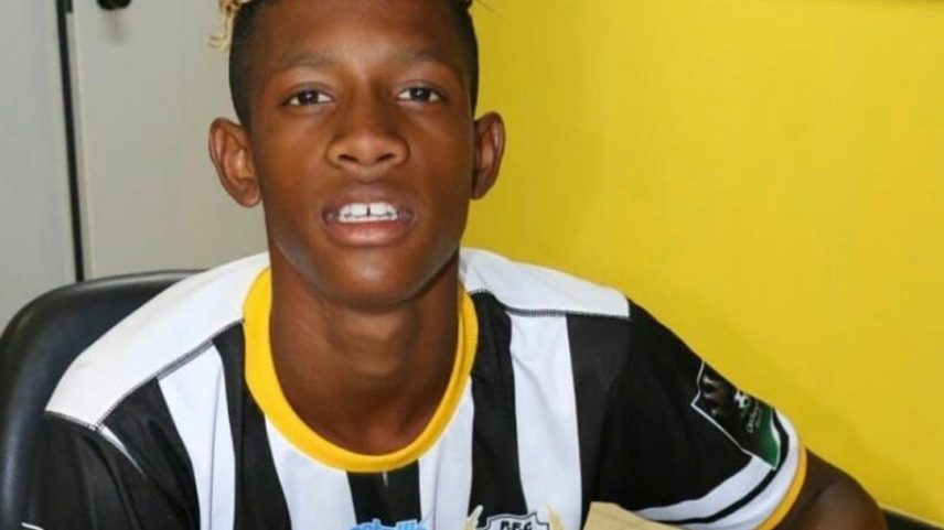 Danilo Santos com a camisa do Instituto Manassés, da Bahia — Foto: Reprodução