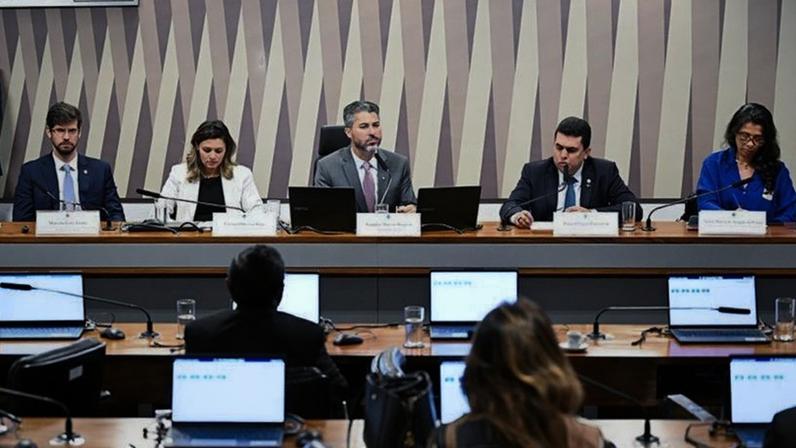 Governo é contra e diz que medida engessa Orçamento federal