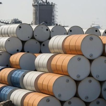 Petróleo cai quase 5%, Brent abaixo de US$ 90 com acordo EUA-Irã esperado