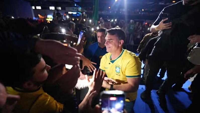 Flávio Bolsonaro em evento em SP — Foto: Divulgação/Vittor Sales