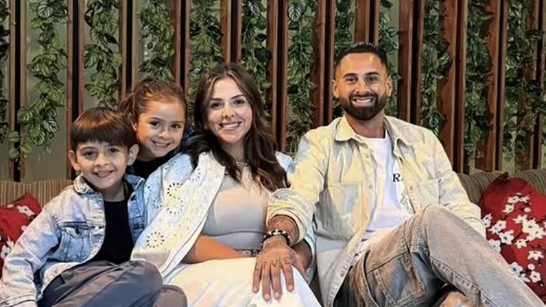 Lucas Trejo e a família em imagem publicada nos stories do jogador — Foto: Reprodução/Instagram
